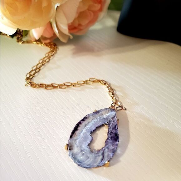 Jewelry - 𝅺AGATE Druzy Goldtone Necklace